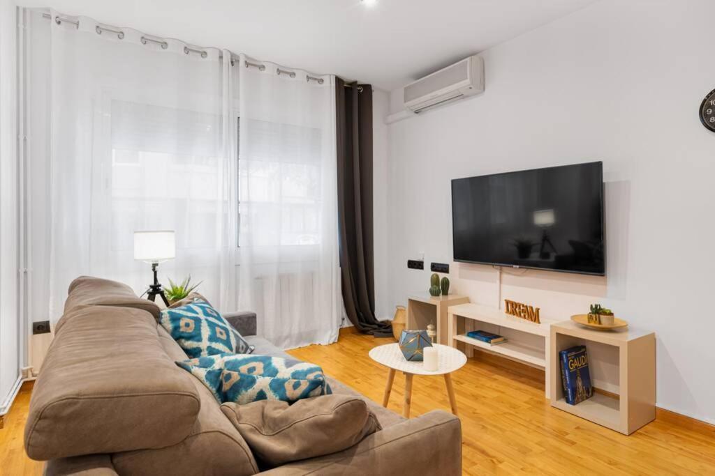 Lodging Apartments Villa De Gracia 2 Bedroom Cozy Apartment Barcelone Extérieur photo
