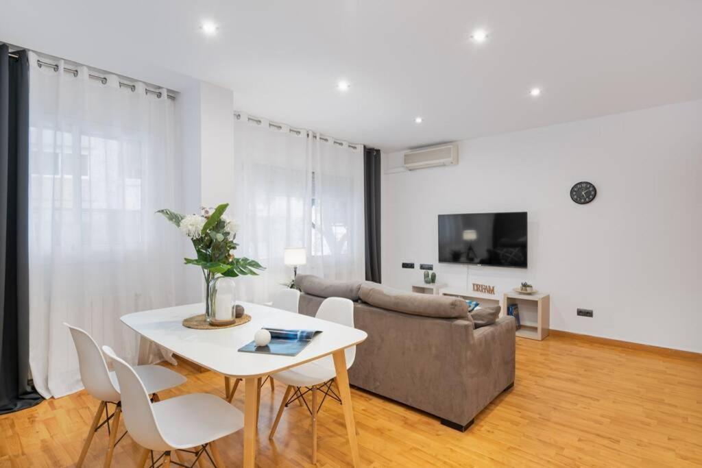 Lodging Apartments Villa De Gracia 2 Bedroom Cozy Apartment Barcelone Extérieur photo